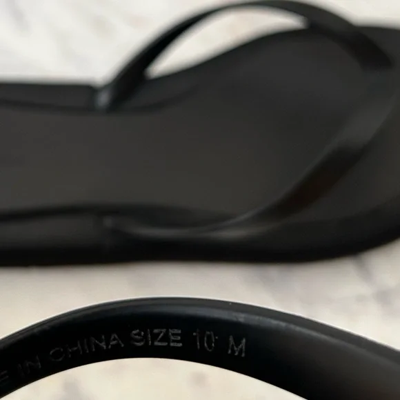 Tory Burch Black Minimalist Flip Flop Sandals women size 10 preowned - Picture 11 of 13